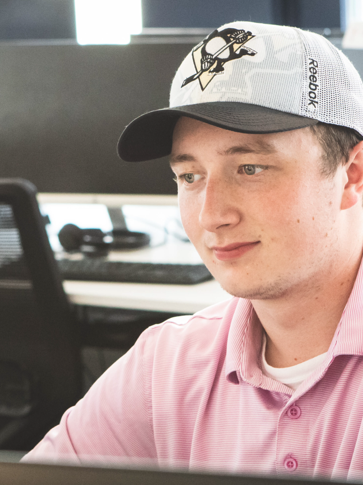 ELITE Transit Solutions employee working on the computer,Now Hiring in Pittsburgh